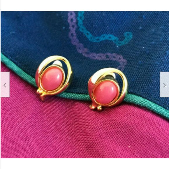 Gold Tone Oval Stud Earrings with Pink Center Vintage 90s Jewelry - Picture 1 of 4